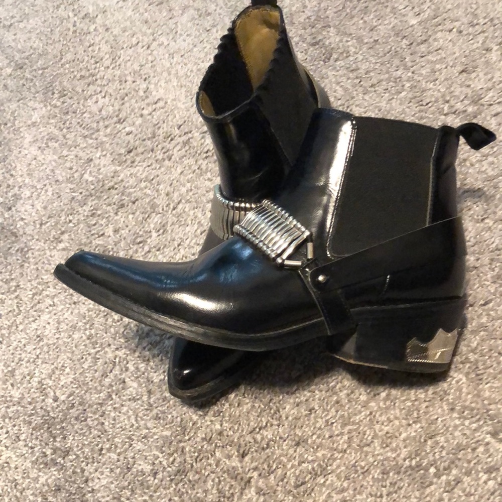 Toga pulls cowboy ankle boots